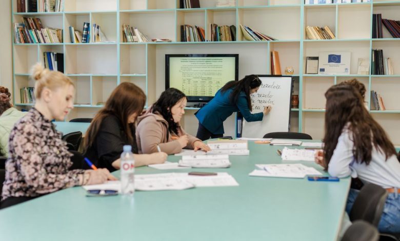 Photo of Refugiații din Ucraina pot studia limba română, datorită susținerii Uniunii Europene și a PNUD