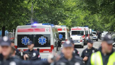 Photo of Mărturia unei supraviețuitoare a atacului armat din Belgrad: M-am întins peste colegii morți, să creadă că și eu sunt moartă