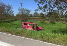 Photo of foto | Automobil lovit de un camion la nord, după ce șoferul nu s-ar fi asigurat la manevra de întoarcere