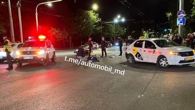 Photo of foto, video | Accident nocturn în capitală. O motocicletă și un automobil s-au tamponat pe bd. Ștefan cel Mare