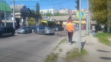 Photo of video | Iresponsabilitate sau prostie? Șoferul unui Porsche Panamera a intrat cu viteză într-o intersecție de la Botanica, cauzând un accident