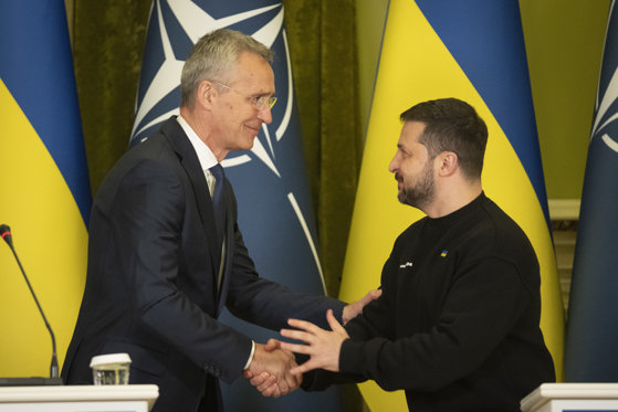 Photo of Secretarul general al NATO: Ucraina nu va putea deveni membră până nu câştigă războiul cu Rusia