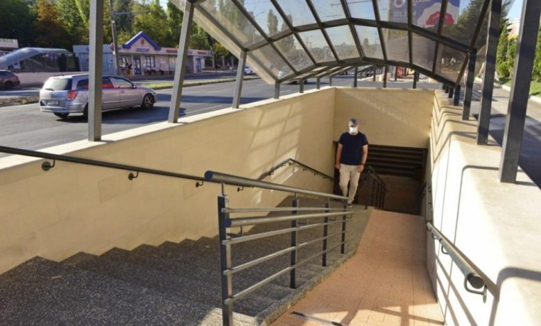 Photo of video | Au vandalizat un pasaj subteran din capitală. Oamenii legii, în căutarea celor trei tineri din imagini