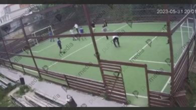 Photo of video | Primăria Chișinău inițiază o anchetă după ce un minor a fost strivit de o poartă de fotbal. Momentul tragediei, filmat