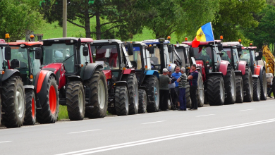 Photo of video | Fermierii moldoveni au pornit cu tractoarele spre Chișinău în semn de protest