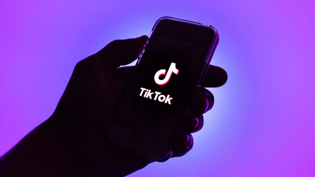 Photo of TikTok introduce o nouă actualizare. Părinții vor putea alege videoclipurile la care să nu aibă acces copiii lor