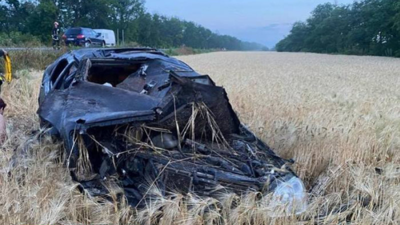 Photo of Trei fete au murit în accident la câteva ore după festivitatea de absolvire. La volanul mașinii ar fi fost un polițist ucrainean beat