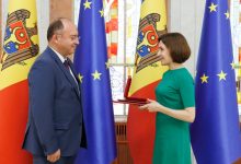 Photo of Maia Sandu i-a conferit „Ordinul de Onoare” fostului ministru al Afacerilor Externe al României, Bogdan Aurescu