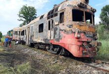 Photo of foto | Locomotivă cuprinsă de flăcări în apropiere de gara din Ungheni