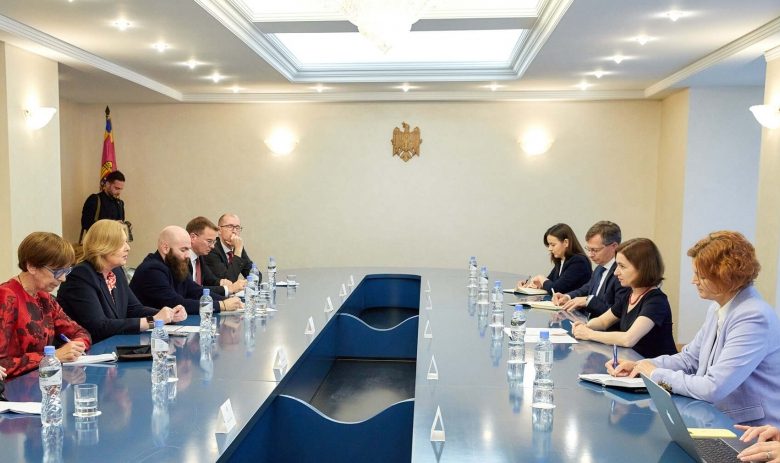 Photo of Maia Sandu, întâlnire cu președinta Bundestagului german: „Investițiile dvs asigură locuri de muncă pentru mii de moldoveni”