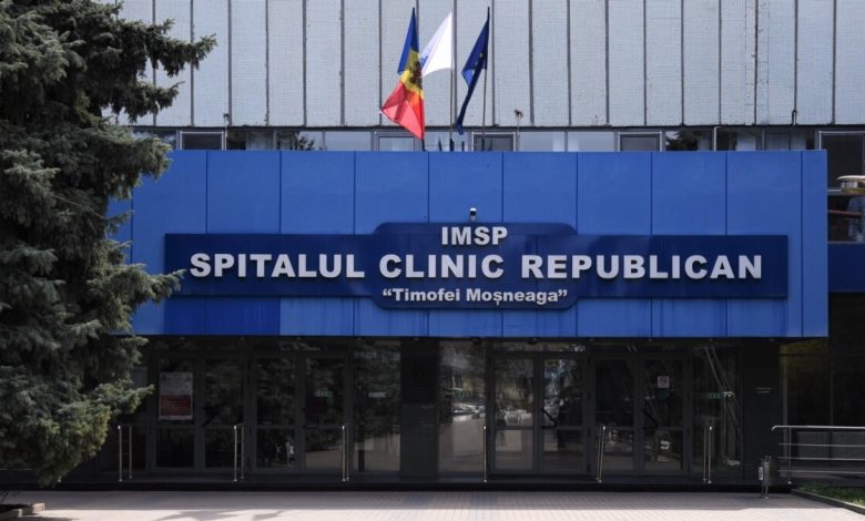 Photo of video | „Îmi vine să vă împușc”: Un medic, filmat cu camera ascunsă în timpul discuției cu o pacientă. Reacția spitalului