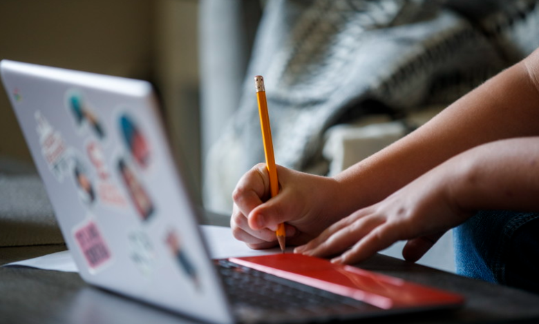 Photo of Mai multe școli din țară vor fi dotate cu laptopuri, computere, imprimante și alte seturi educaționale