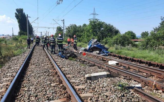 Photo of Tragedie feroviară în România: O familie cu doi adulți și doi copii a murit după ce mașina în care se aflau a fost lovită de tren