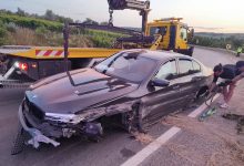 Photo of foto | „Nu mai poate fi reparat”. O șoferiță s-a trezit cu BMW-ul distrus, după ce l-a lăsat la spălătorie: Ce spun polițiștii și reprezentanții spălătoriei