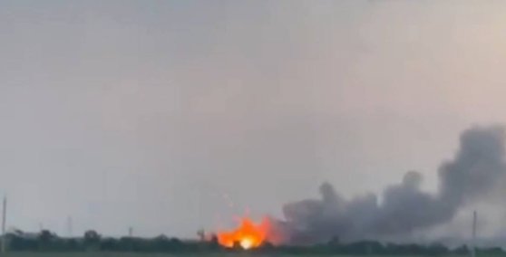Photo of Incendiu la o bază militară din Crimeea: 2.000 de persoane evacuate, iar o autostradă a fost închisă