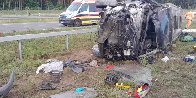 Photo of foto | Accident grav cu implicarea moldovenilor în Polonia:  Un autobuz s-a ciocnit cu un camion
