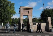 Photo of Rusia: Autorităţile din Sankt Petersburg întăresc măsurile de securitate la cimitirul Serafimovskoe, unde se crede că va fi înmormântat Prigojin