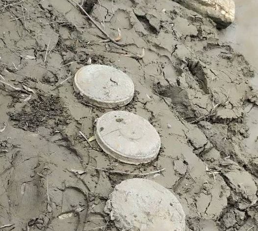 Photo of foto | Trei mine de pe timpul celui de-al doilea Război Mondial, depistate pe malul Prutului