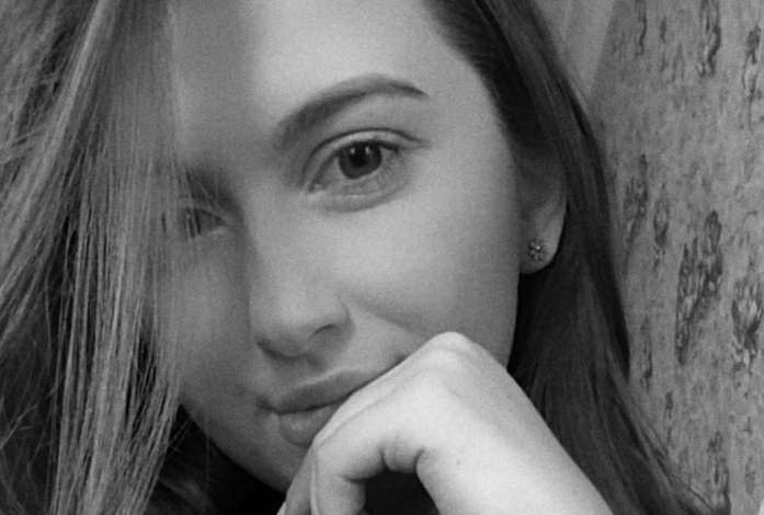 Photo of O tânăra luptă cu cancerul la colon și are nevoie de ajutorul oamenilor: „Scriu aceste rânduri cu multe noduri în gât”