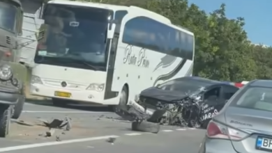 Photo of video |  Coliziune violentă la Anenii Noi cu implicarea unui taximetru cu pasageri. Două persoane, transportate la spital