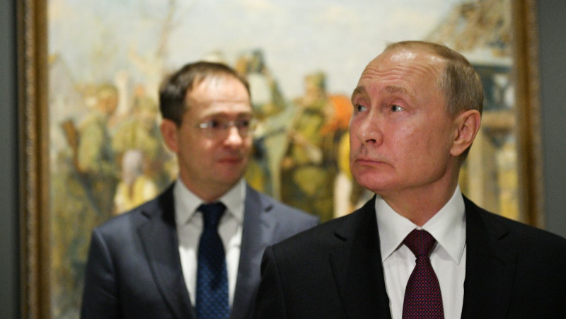 Photo of Cum a rescris Putin istoria lumii în noul manual școlar din care vor învăța elevii din Rusia