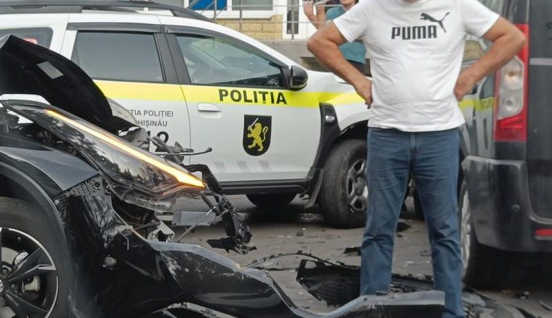 Photo of Accident de circulație cu implicarea unei mașini de poliție: Un polițist, transportat la spital