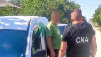 Photo of Un bărbat din Drochia, reținut în flagrant de CNA: Pentru ce ar fi cerut de la un șofer 2000 de euro