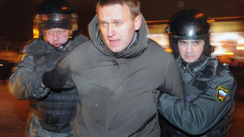 Photo of Mai mulți susținători ai lui Navalnîi au fost reținuți în timpul unui protest la nivel mondial numit „Putin, criminal”