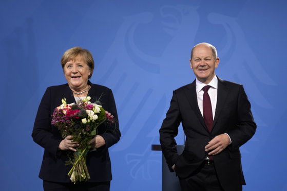 Photo of Oficialii germani sunt criticaţi pentru cheltuielile pe coafură, machiaj şi fotografi: Angela Merkel a cheltuit 55.000 de euro de când a plecat din funcţie