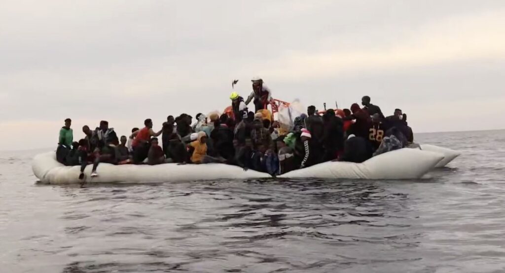 Photo of Peste 40 de migranți au murit într-un naufragiu în largul insulei Lampedusa din Italia