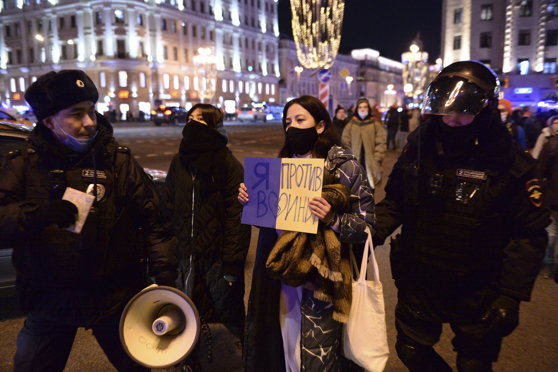 Photo of Rusia a arestat aproape 20.000 de persoane pentru că au protestat faţă de războiul din Ucraina