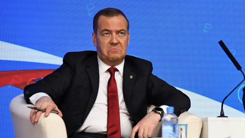 Photo of Rusia nici nu vrea să audă de discuții despre pace cu Ucraina. Medvedev: Trebuie să ne implore în genunchi, cerşind milă