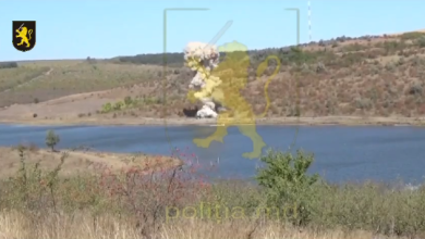 Photo of video | Momentul în care specialiștii au detonat componenta cu explozibil a rachetei prăbușite în lacul Hârbovăț