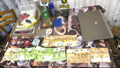 Photo of video | Droguri de peste 150.000 lei puse în circulație: Un parajurist și alți doi complici, arestați