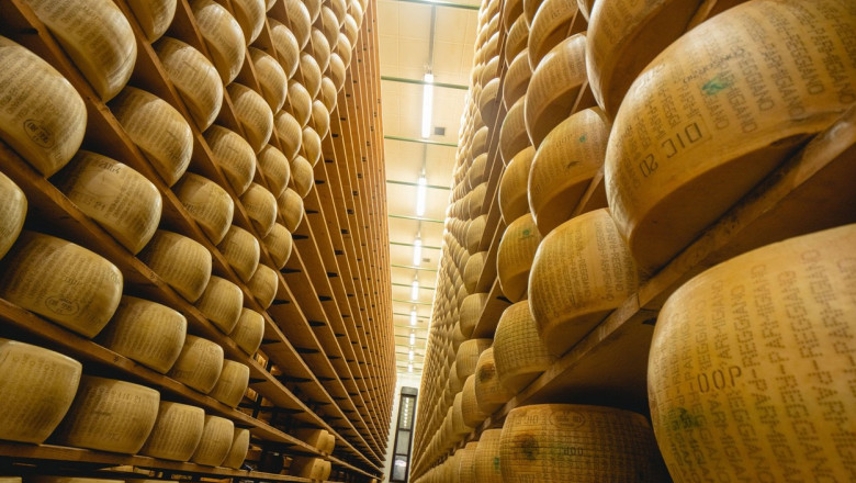 Photo of Producătorii italieni vor microcipa parmezanul. Motivul pentru care au luat această decizie