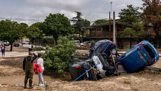Photo of Un băieţel de 10 ani a stat o noapte întreagă într-un copac pentru a scăpa de inundaţiile devastatoare din Spania