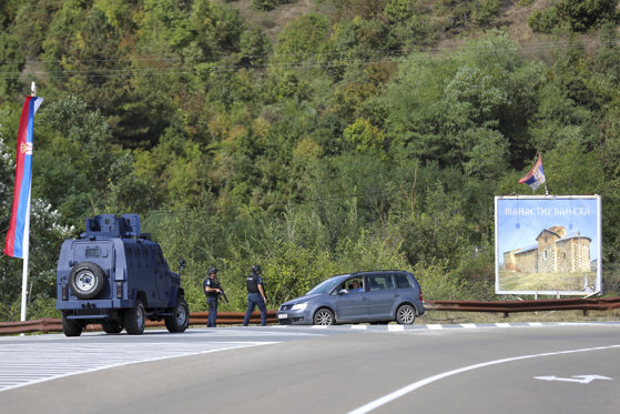 Photo of Violenţe în Kosovo: Bărbaţi înarmaţi au luat cu asalt o mănăstire sârbă. Sunt patru morţi