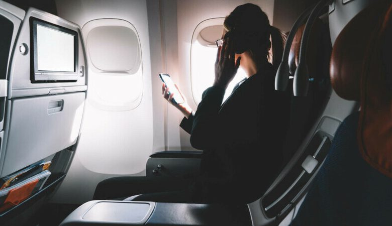 Photo of Șocul trăit de o pasageră care a fost dată afară din avion pe motiv că „transpira excesiv”