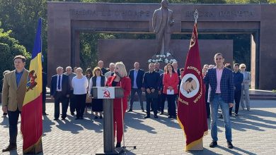 Photo of video | Comuniștii s-au lansat în campania electorală în fața monumentului lui Lenin: „Pe timpul nostru era mai bine”