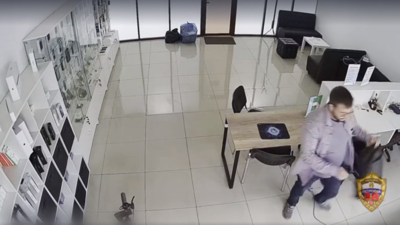 Photo of video | Un bărbat a furat 53 de iPhone în prima lui zi de muncă la un magazin de electronice