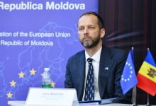 Photo of Ambasadorul UE la Chișinău, despre decizia de a suspenda șase posturi TV: „Și într-o democrație trebuie protejată democrația”
