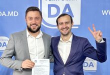 Photo of Dinu Plîngău își cedează mandatul de consilier în CMC lui Victor Chironda