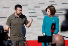 Photo of Maia Sandu și Vladimir Zelenski au discutat la telefon: „Am făcut schimb de felicitări”