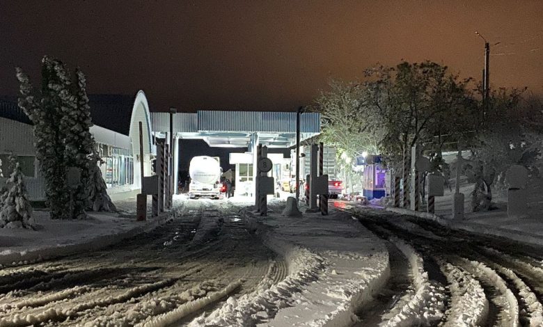 Photo of foto | Situația de la toate punctele de trecere a frontierei, în contextul ninsorii și a viscolului