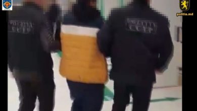 Photo of video | Extrădat din Olanda, după ce a transportat o tânără în Atena, pentru trafic sexual