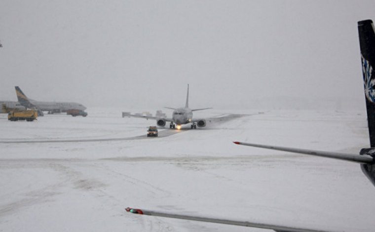 Photo of Situația pe aeroportul din Chișinău după ninsoare: Cum circulă avioanele
