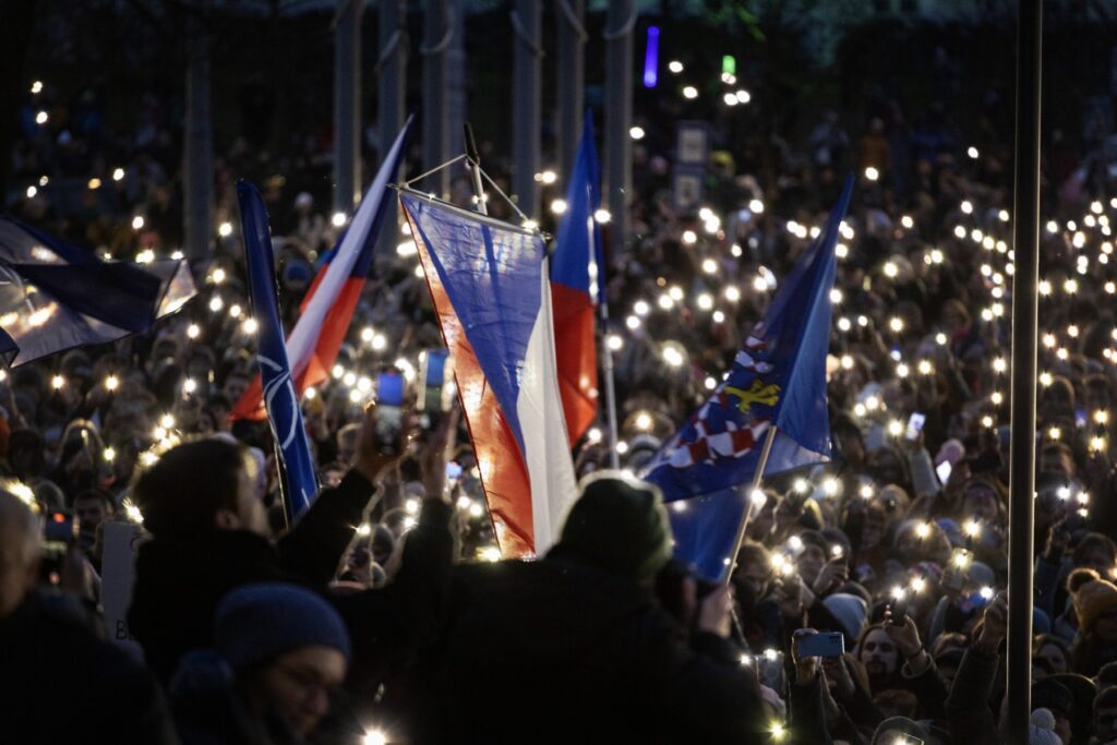 Photo of Zi de doliu în Cehia, după ce 14 persoane au fost ucise, iar alte 25 au fost rănite