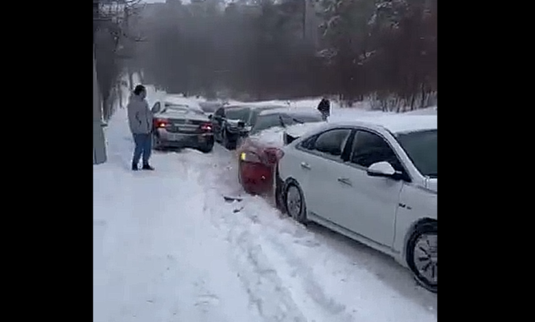 Photo of video | Accident în lanţ din cauza gheţii: „Strada Studenților e patinoar”