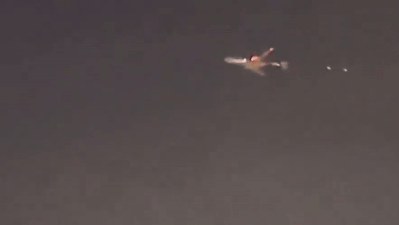 Photo of Avion Boeing în flăcări, la scurt timp după decolare: Un motor a luat foc în zbor