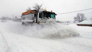 Photo of A doua zi după furtuna de zăpadă, circulația pe trei drumuri regionale rămâne blocată
